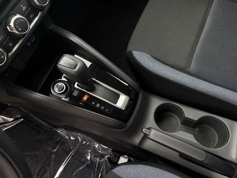 Used 2025 Nissan Versa SV image 40