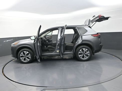 Used 2022 Nissan Rogue SV image 34