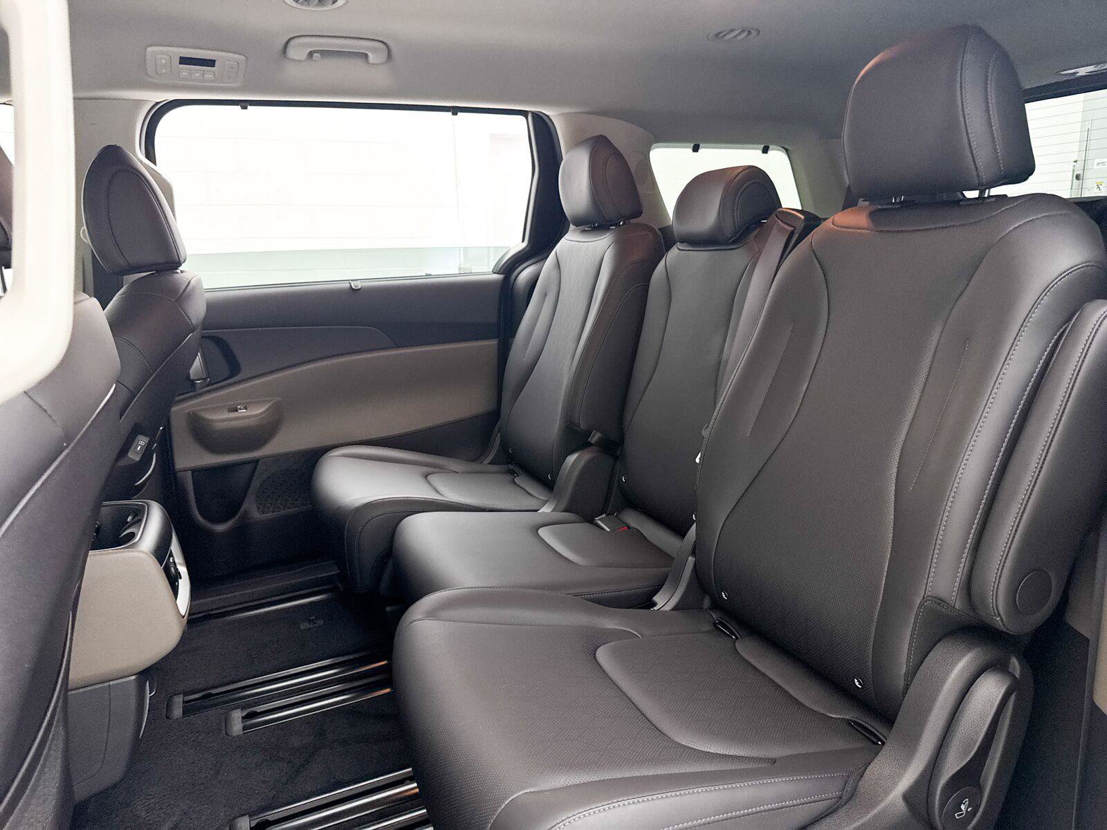 Used 2026 Kia Carnival EX FWD image 31