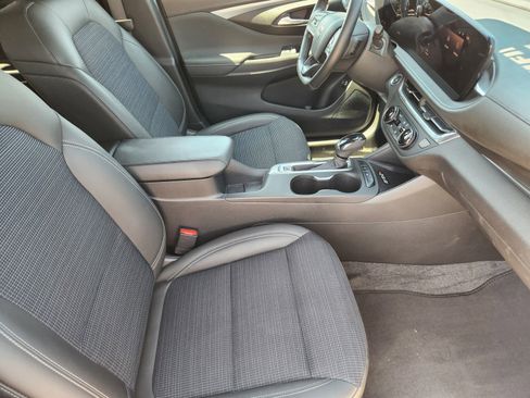 Used 2024 Buick Envista Preferred w/ Convenience I Package image 11