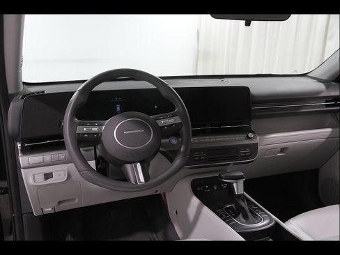 Certified 2025 Hyundai Kona SEL AWD/4WD image 6