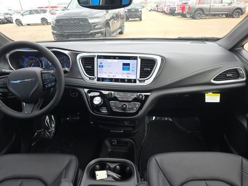 New 2026 Chrysler Pacifica Select AWD/4WD image 6