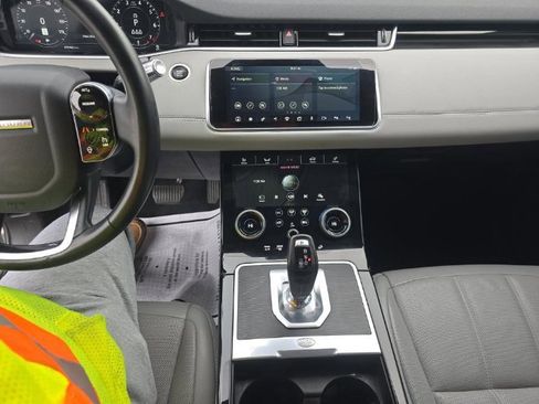 Used 2020 Land Rover Range Rover Evoque SE image 4