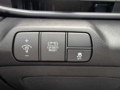 Used 2025 Hyundai Elantra Hybrid FWD image 20