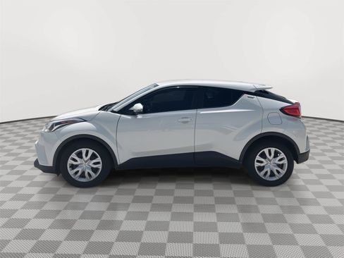 Used 2019 Toyota C-HR LE FWD image 9