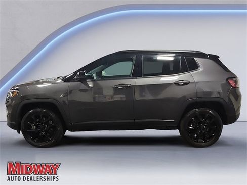Used 2024 Jeep Compass Latitude w/ Altitude Special Edition image 2