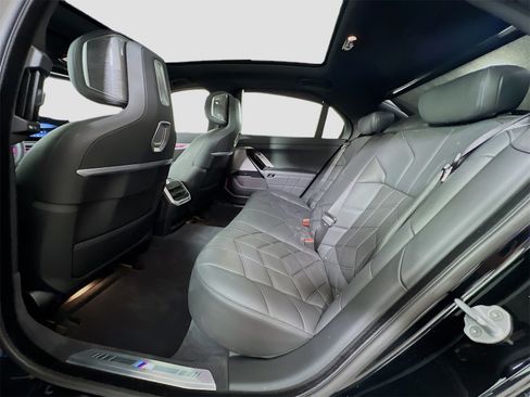 Used 2025 BMW 740i xDrive 740i xDrive image 25