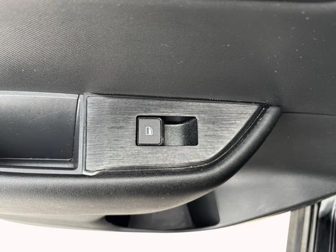 Used 2024 Nissan Rogue S image 22