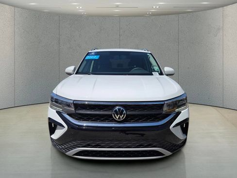 Used 2022 Volkswagen Taos SE FWD image 8