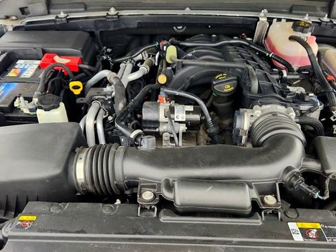 Used 2022 Jeep Wrangler Unlimited Sahara AWD/4WD image 27