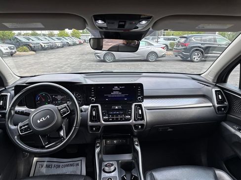 Certified 2023 Kia Sorento EX w/ Panoramic Sunroof Package AWD/4WD image 16