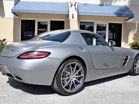 Used 2011 Mercedes-Benz SLS AMG Coupe image 22