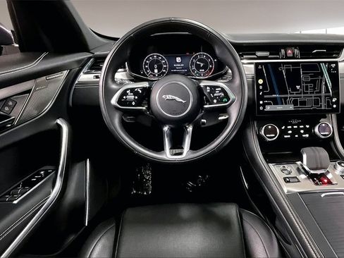 Used 2024 Jaguar F-PACE R-Dynamic S image 8