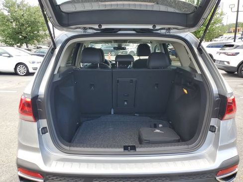 Certified 2023 Volkswagen Taos SE w/ Panoramic Sunroof Package FWD image 14