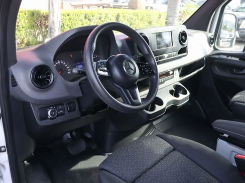 Used 2019 Mercedes-Benz Sprinter 2500 image 25