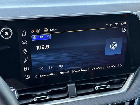 Used 2025 Chevrolet Equinox LT w/ Safety and Technology Package FWD image 25