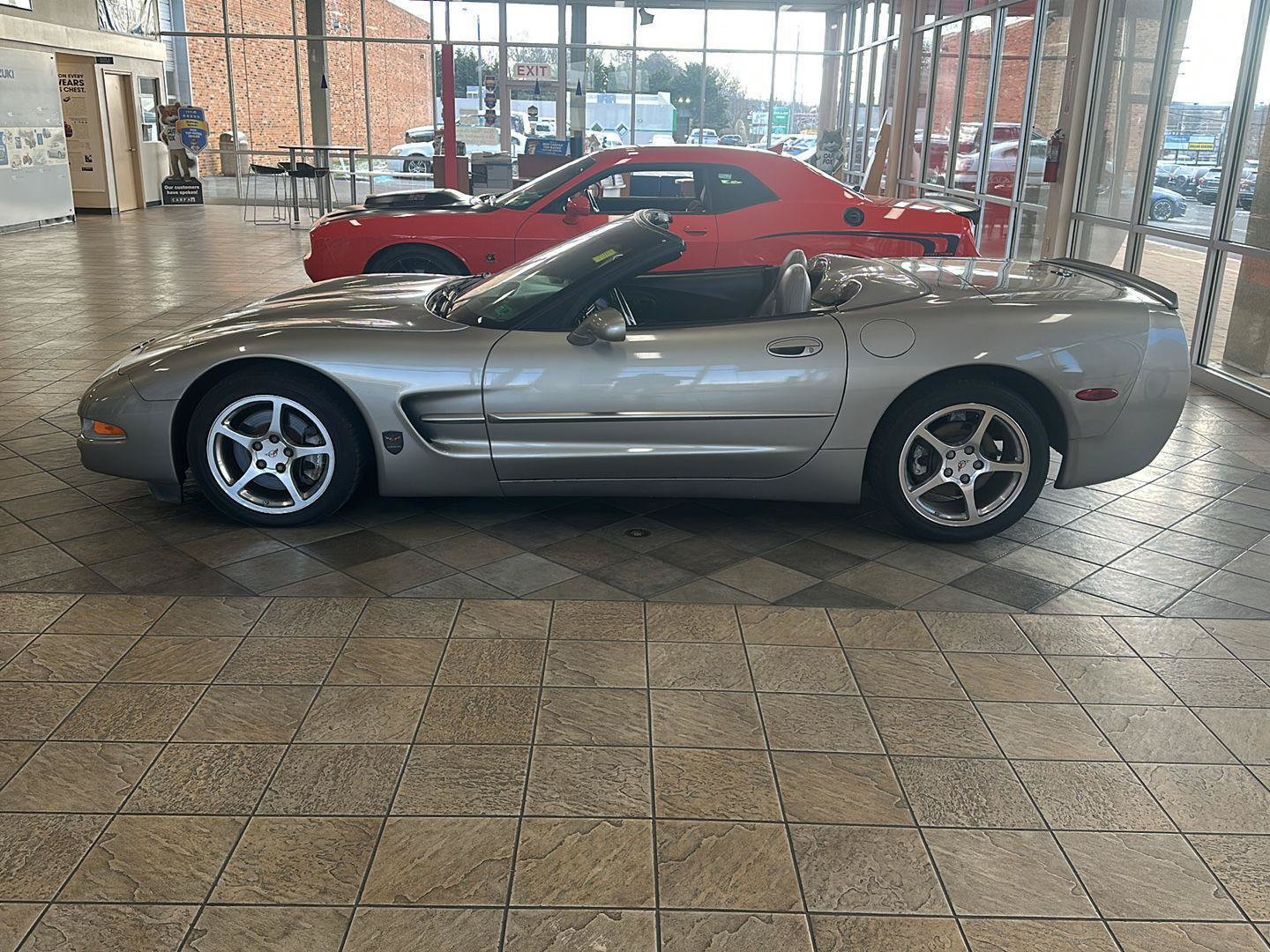 Used 2001 Chevrolet Corvette Convertible w/ Preferred Equipment Group2 RWD image 17