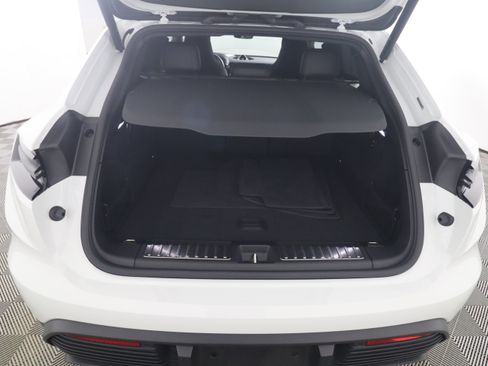 Used 2025 Porsche Macan 4 Electric AWD/4WD image 21