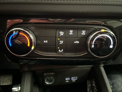 Used 2025 Chevrolet TrailBlazer LT image 25