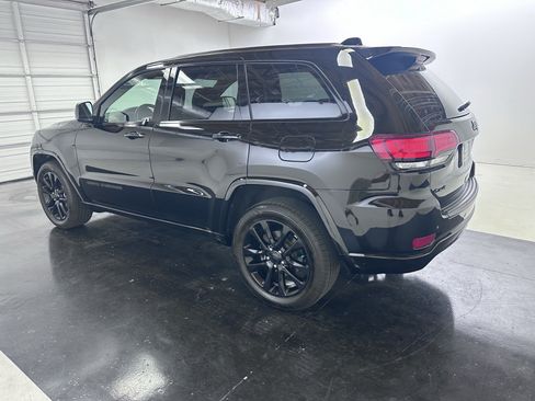 Used 2020 Jeep Grand Cherokee Altitude AWD/4WD image 10