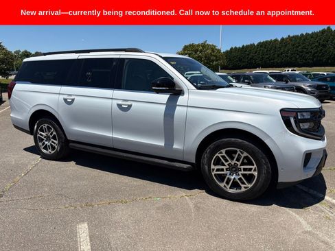 Used 2025 Ford Expedition Max Active AWD/4WD image 2