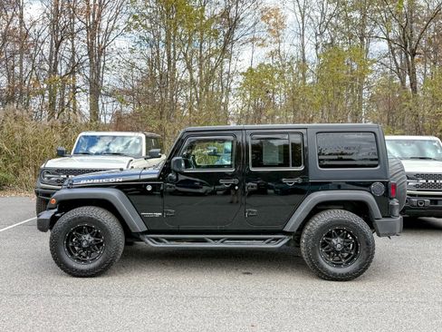 Used 2018 Jeep Wrangler Unlimited Rubicon w/ Connectivity Group image 8