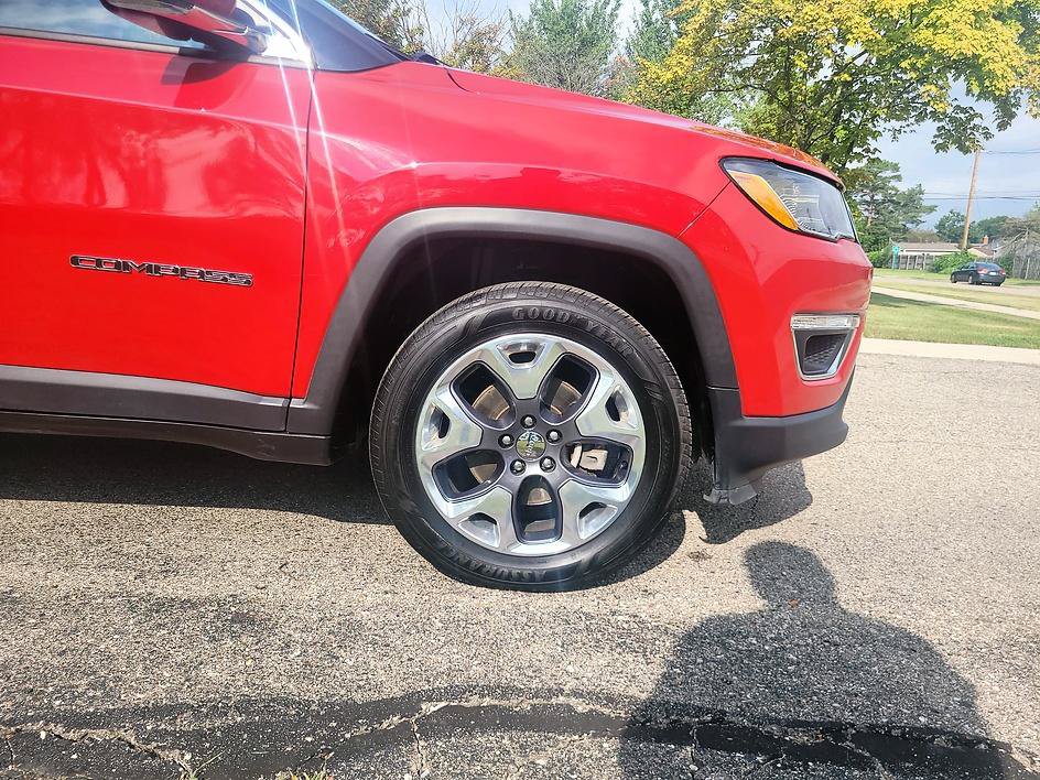 Used 2021 Jeep Compass Limited AWD/4WD image 18
