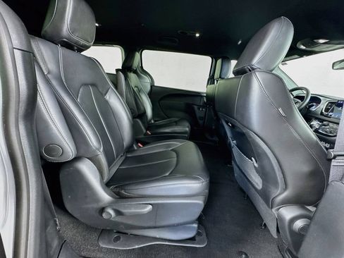 Used 2024 Chrysler Pacifica Limited FWD image 28