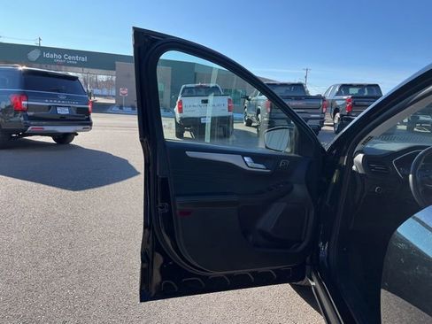 Used 2025 Ford Escape Platinum image 25