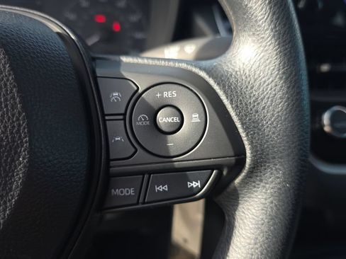 Used 2025 Toyota Corolla LE FWD image 21