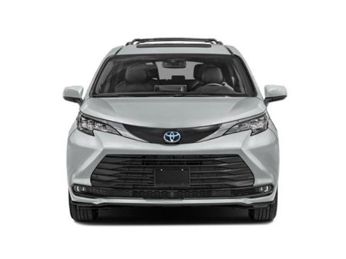 Used 2023 Toyota Sienna XLE AWD/4WD image 4