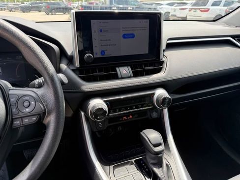 Used 2025 Toyota RAV4 XLE FWD image 17