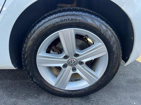 Used 2017 Volkswagen Golf Wolfsburg Edition FWD image 31