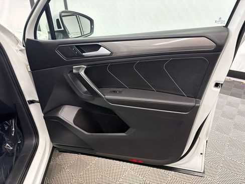 Used 2023 Volkswagen Tiguan SE image 15