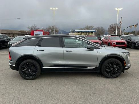 Used 2025 Cadillac Optiq Luxury 2 w/ LPO, ONYX Package image 6