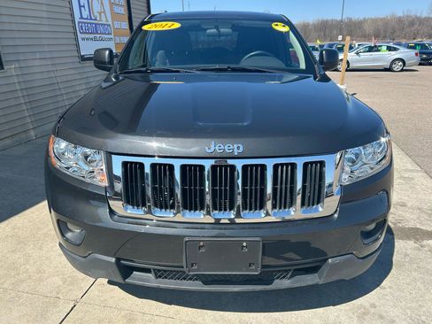 Used 2011 Jeep Grand Cherokee Laredo image 2