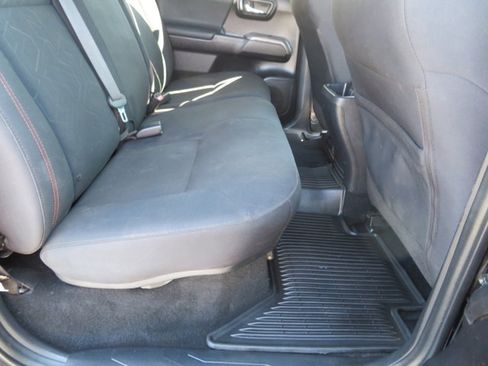 Used 2020 Toyota Tacoma TRD Sport image 15