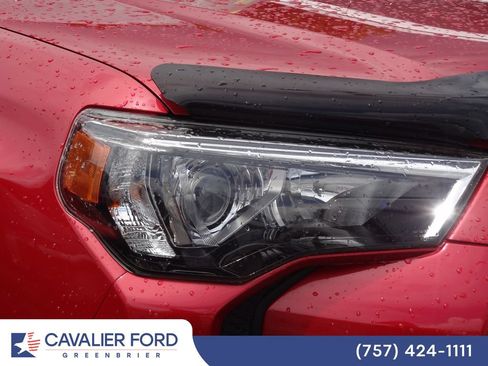 Used 2019 Toyota 4Runner SR5 AWD/4WD image 17