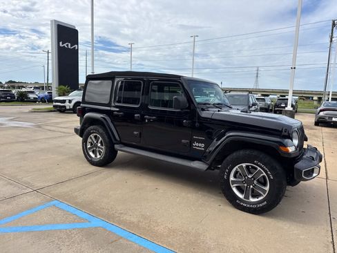 Used 2021 Jeep Wrangler Unlimited Sahara AWD/4WD image 17