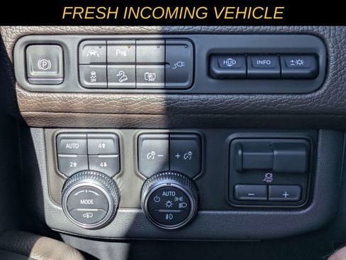 Used 2022 GMC Yukon Denali w/ Denali Ultimate Package AWD/4WD image 21