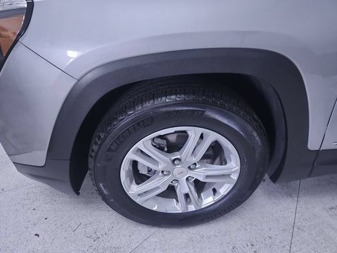 Used 2023 GMC Terrain SLE w/ Driver Convenience Package FWD image 10