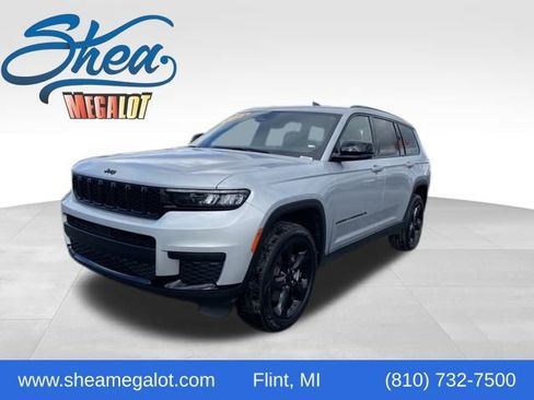 Used 2023 Jeep Grand Cherokee L Laredo image 1