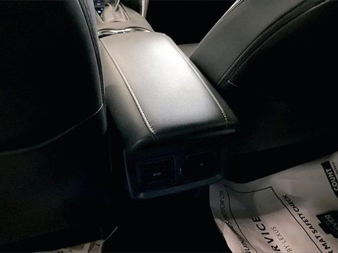 Used 2023 Toyota Venza Limited image 10