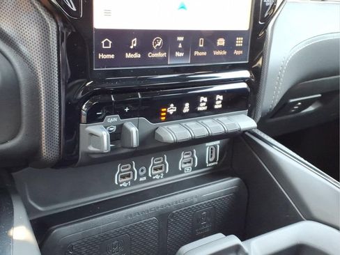 Used 2025 RAM 1500 Limited AWD/4WD image 7