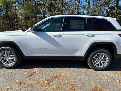 New 2025 Jeep Grand Cherokee 4WD image 11