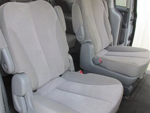 Used 2014 Kia Sedona LX w/ Power Package image 17