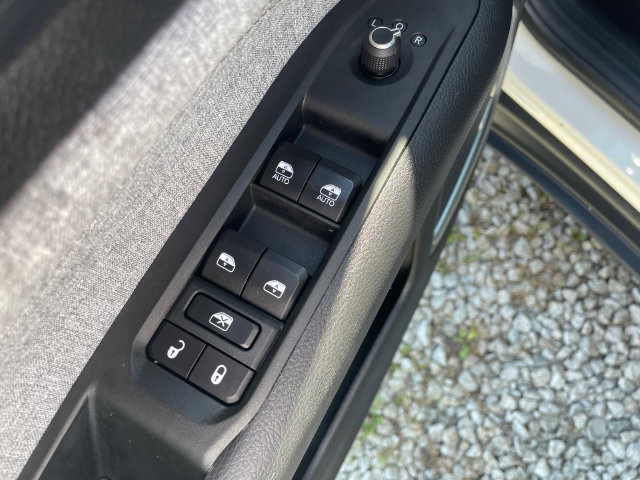 Used 2022 Jeep Compass Latitude w/ Sun and Sound Group AWD/4WD image 26