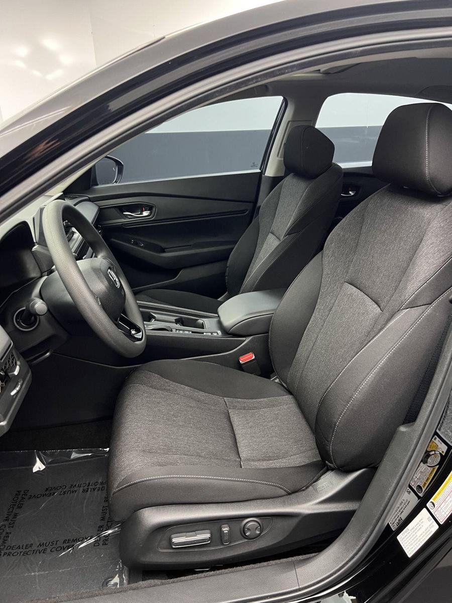 Certified 2025 Honda Accord SE image 4