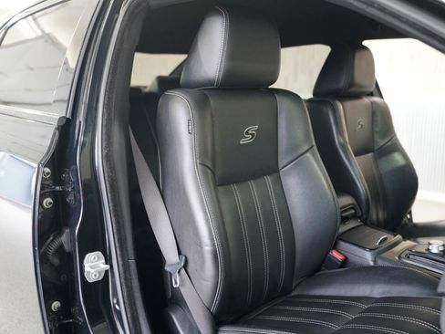 Used 2019 Chrysler 300 S AWD/4WD image 29