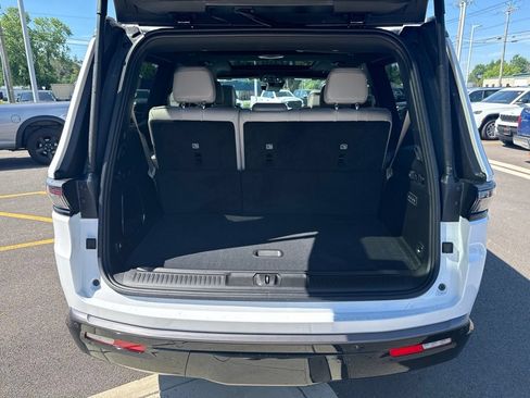 New 2026 Jeep Grand Wagoneer Limited AWD/4WD image 15